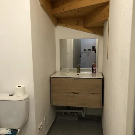 For Rent In Senior In ヴィラ