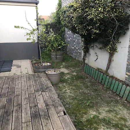 ヴィラ For Rent In Senior In