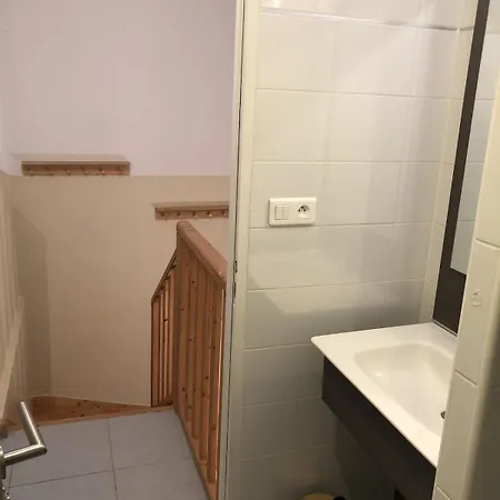 For Rent In Senior In ヴィラ