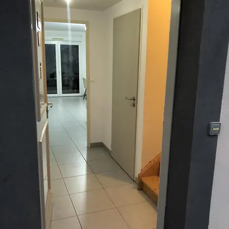 ヴィラ For Rent In Senior In